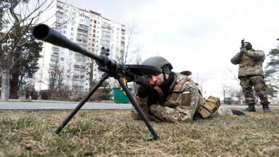 “全球最顶级狙击手”抵乌克兰参战，平时是软件工程师